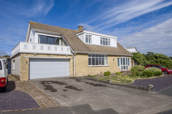 Minehead Avenue, Sully