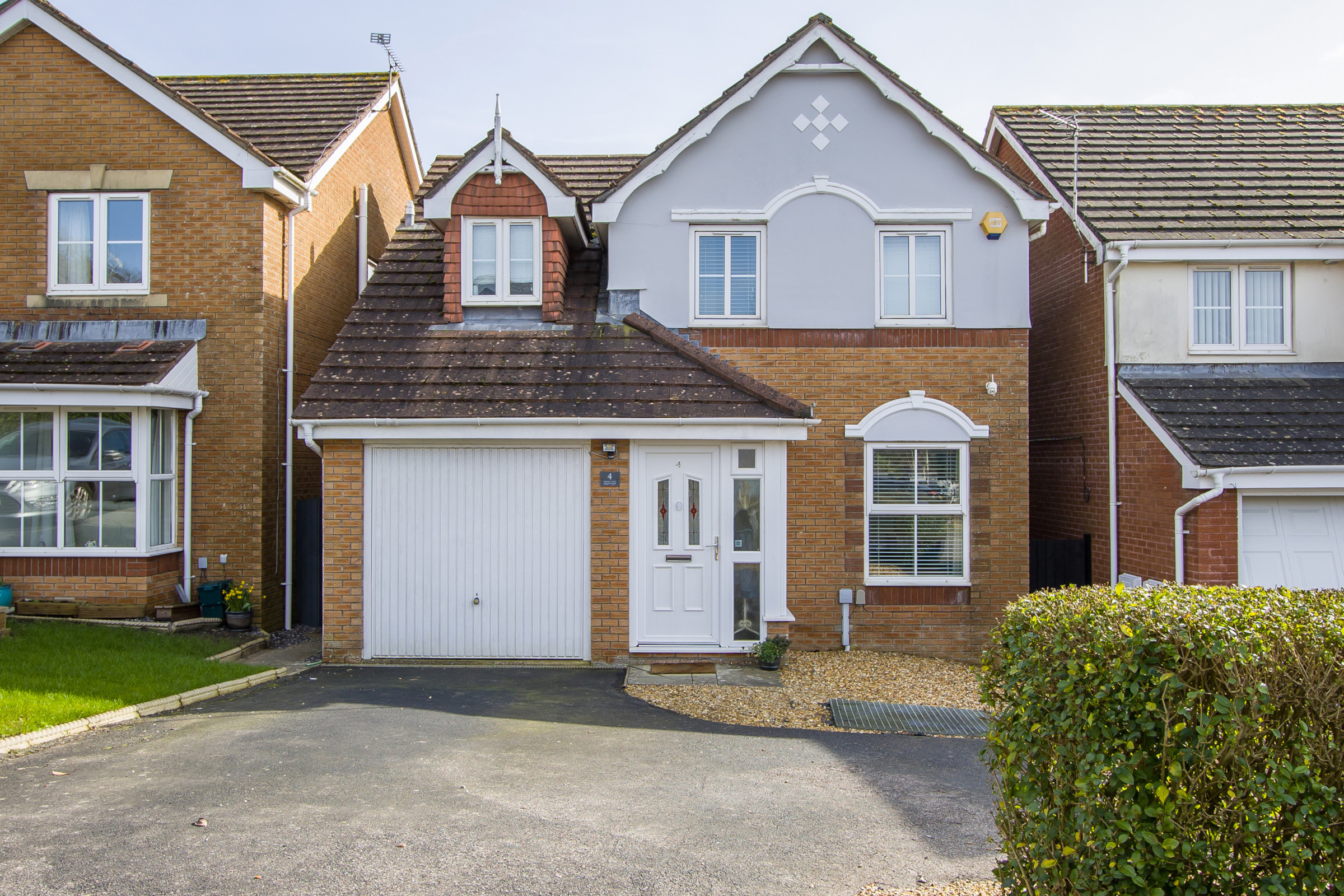 Suran Y Gog, Pencoedtre, Barry