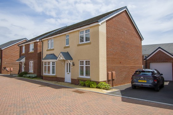 De Sully Close, Sully